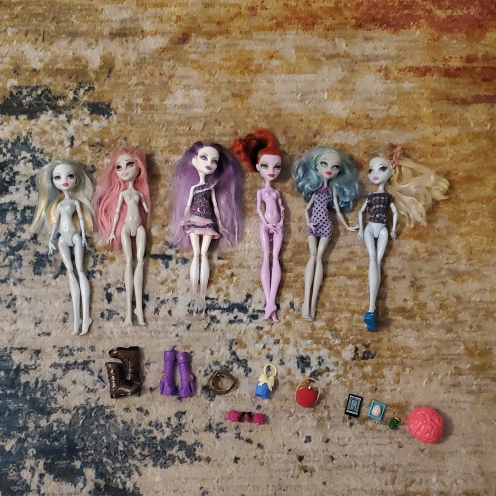 Monster high doll lot